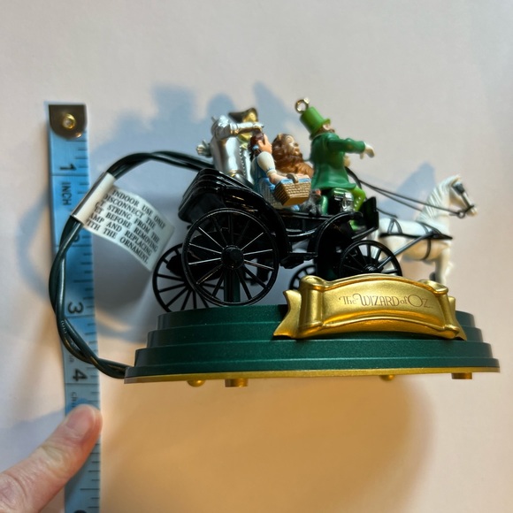 Hallmark Wizard of Oz. Horse of a different color. - Picture 11 of 11